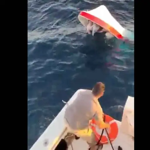 rescate-tripulantes-naufragio-pacifico-2023.jpg ,