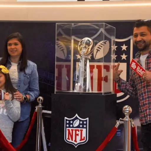 trofeo-del-super-bowl-en-guatemala-febrero-2023.png ,