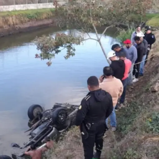 Accidente-vehiculo-cae-al-rio-Febrero-2023.jpg ,