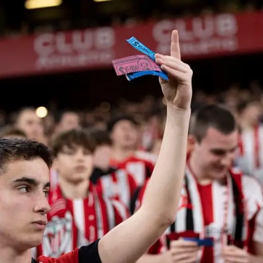 protesta-en-el-athletic-club-ante-barcelona-por-caso-negreira-marzo-2023.jpg ,