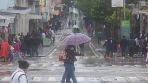 Pese al calor de la mañana, el Insivumeh no descartó lluvias durante la tarde, incluyendo granizo y actividad eléctrica. ,Archivo.