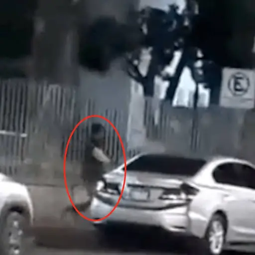 Graban-a-cuidador22-danando-carro-de-persona-que-se-nego-a-pagarle.png ,