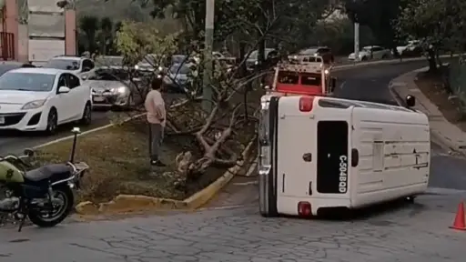 Accidente-de-bus-escolar-zona-2-marzo-2023.jpg ,