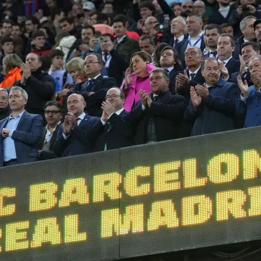 barcelona-ovaciona-a-messi-en-el-camp-nou-abril-2023.jpg ,