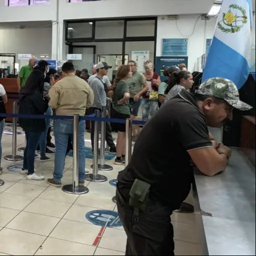 salvadorenos-semana-santa-8-abril-2023.jpg ,