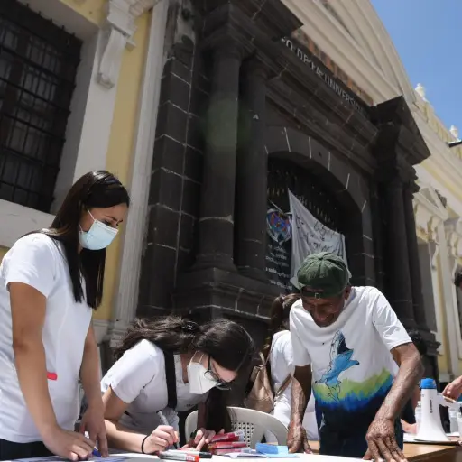 Estudiantes-de-Facultad-de-Medicina-y-de-la-Facultad-Ciencias-Quimicas-y-Farmacia-de-la-USAC-realizan-jornada-medica-frente-al-Musac-25-7-2022-Edwin-bercian-20.jpg ,