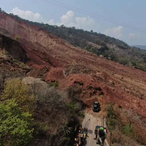 derrumbe-aldea-las-minas-casillas-santa-rosa-abril-2023-1.jpg ,