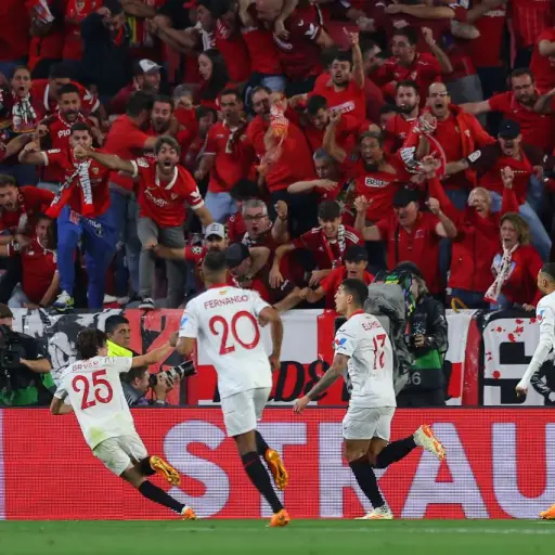 sevilla-finalista-de-la-europa-league-mayo-2023-2.jpg ,