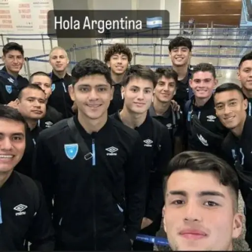 Sub-20-de-Guatemala-aterriza-en-Argentina-para-el-Mundial-2-rotated-1.jpg ,