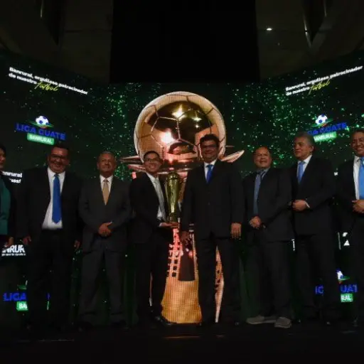 Presentan-nuevo-trofeo-de-la-Liga-Guate-Banrural-2023-2.jpg ,