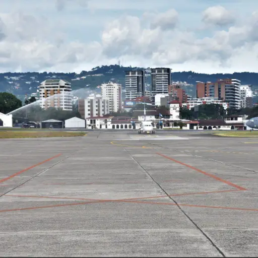 alerta-aeropuerto-la-aurora-mayo-2023-1.jpg ,