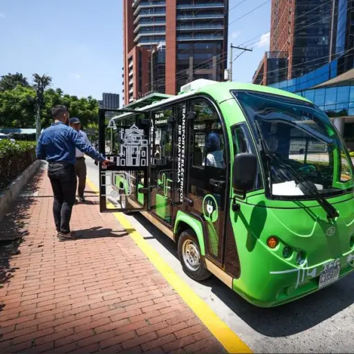 Mini-buses-electricos-cayala-mayo-2023.jpeg ,