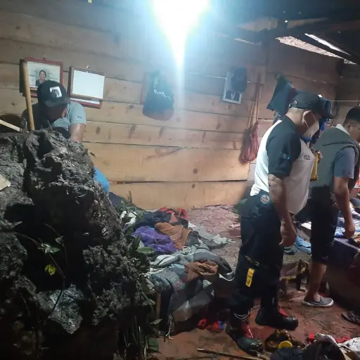 Roca-cae-sobre-vivienda-en-Carcha-mayo-2023-1.jpeg ,