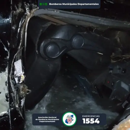 vehiculo-cae-a-rio-en-tamahu-alta-verapaz-mayo-2023-1.jpg ,