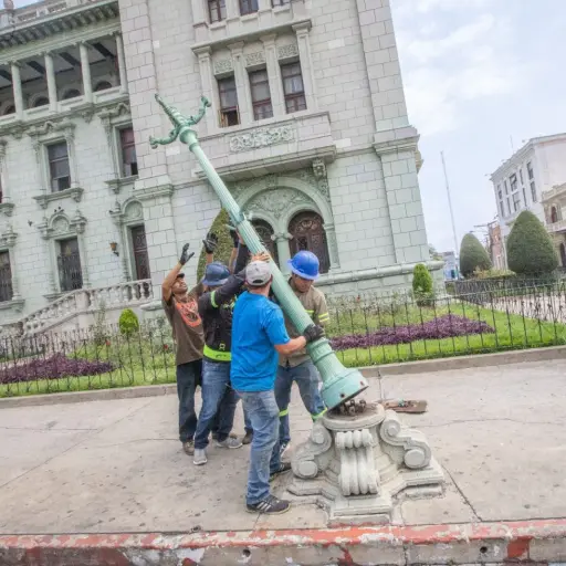 Postes-de-iluminacion-Palacio-Nacional-guatemala-2.jpg ,