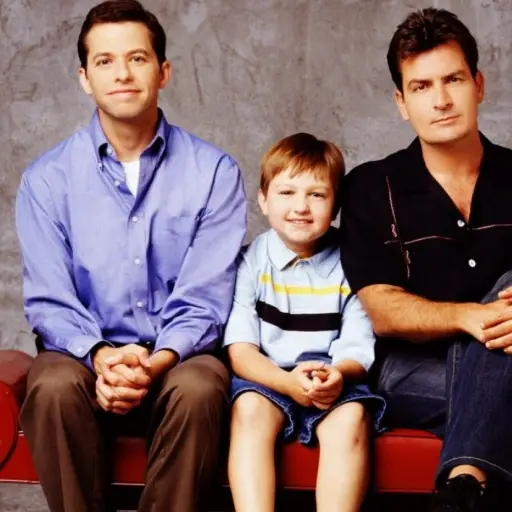 angus-t-jones-serie.jpg ,