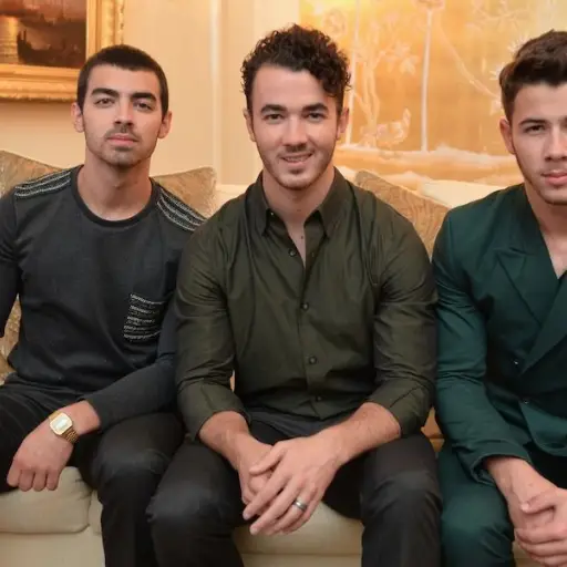jonasbrothers1-0792e32614b80fc5059a30755e62bcfb.jpg ,