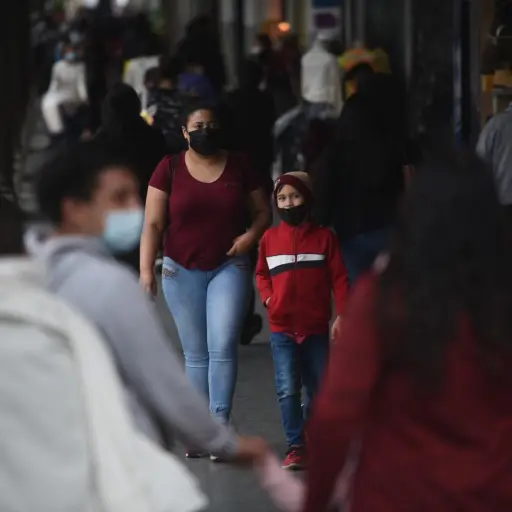temporada-de-frio-en-guatemala-durante-la-pandemia-2021-sexta-avenida-10.jpg ,