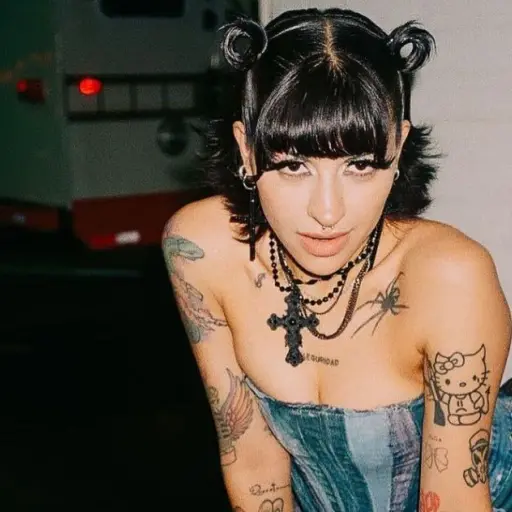 Cazzu-se-desmaya-en-pleno-concierto.-Foto-redes-sociales-Cazzu.jpg ,