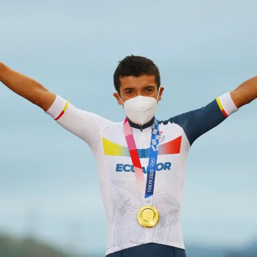 richard-carapaz-deja-el-tour-de-francia-por-lesion-scaled-1.jpg ,