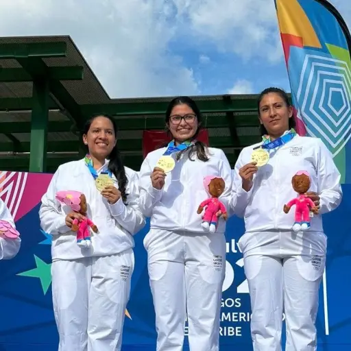 equipo-femenino-de-rifle-gana-medalla-de-oro-en-San-Salvador-2023-3.jpg ,