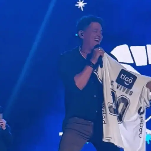 carlos-vives-comunicaciones-2.png ,