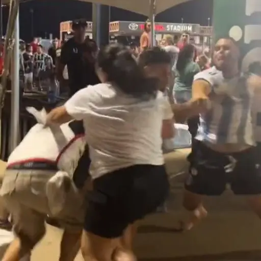 pelea-en-el-partido-del-inter-miami-de-messi-en-dallas.jpg ,