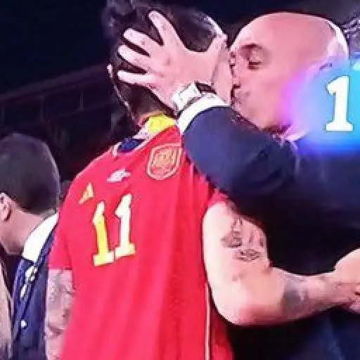 rubiales-besa-a-Jenni-Hermoso-2.jpg ,