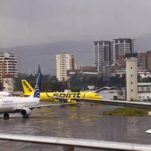 Aeropuerto-La-Aurora-energia-septiembre-2023.jpg ,