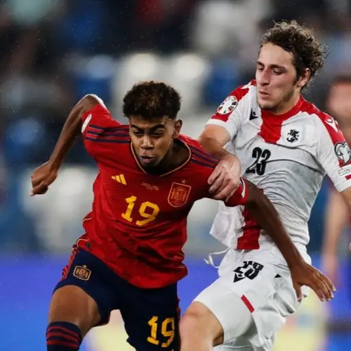 Lamine-Yamal-debuta-con-Espana-2.jpg ,