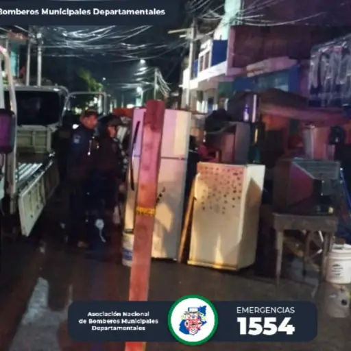 Evacuan-a-familias-San-Miguel-Petapa-septiembre-2023.jpeg ,