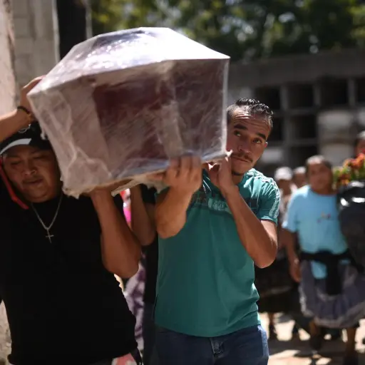 Inhumacion-victimas-del-asentamiento-Dios-es-Fiel.jpg ,