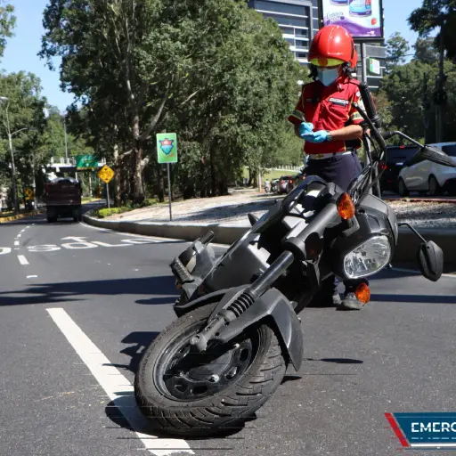 accidente-motorista-bulevar-rafael-landivar-scaled-2.jpg ,