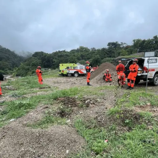 tragedia-asentamiento-dios-es-fiel-quinto-dia-busqueda-victimas-puente-el-naranjo-29-septiembre-2023.png ,