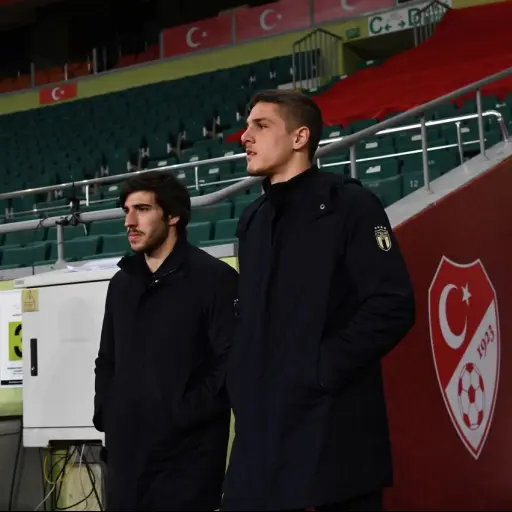 sandro-tonali-y-nicolo-zaniolo.separados-de-seleccion-de-italia-octubre-2023-1.jpg ,