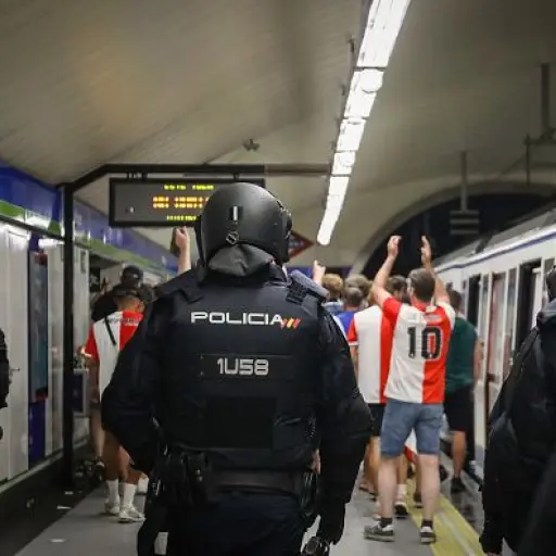 aficionados-feyenoord-detenidos-1.jpg ,