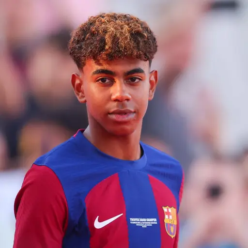 Lamine-Yamal-renueva-con-el-barcelona-hasta-2026-2-scaled-1.jpg ,