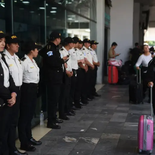PNC-ingreso-aeropuerto-La-Aurora-Foto-Edwin-Bercian-1.jpeg ,