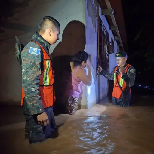Evacuan-a-familias-en-Taxisco-octubre-2023.jpg ,