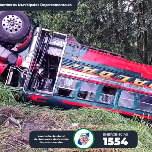 Volcadura-de-bus-Esmeralda-octubre-2023-2.jpeg ,