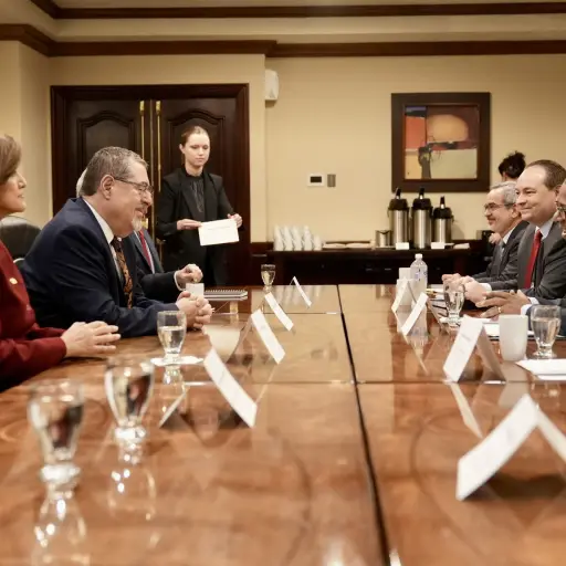 Subsecretario-Brian-Nichols-Bernardo-Arevalo-y-Karin-Herrera-octubre-2023-scaled-1.jpeg ,