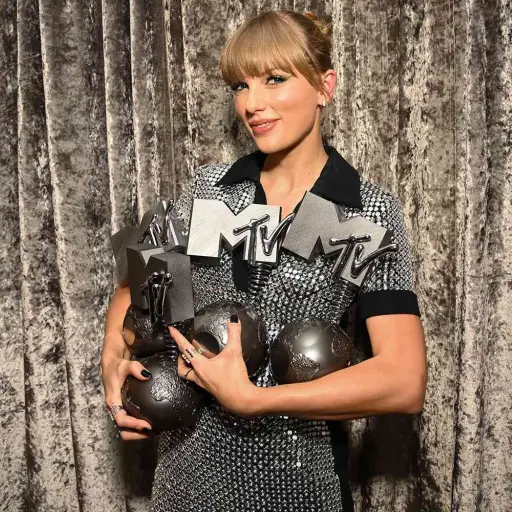 taylor-swift-mtv-ema.jpg ,