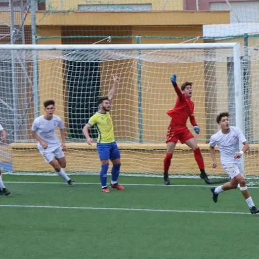 antonuo-rodin-portero-del-ceuta-con-iker-casillas-octubre-2023-1.jpg ,