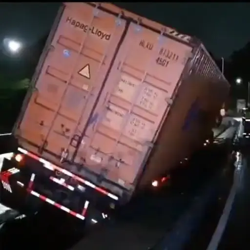 Accidentes-y-lluvia-complican-transito-villa-nueva-noviembre-2023.jpg ,