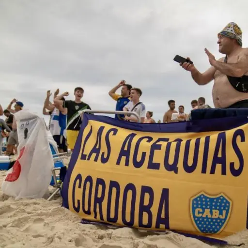 copacabana-aficionados-de-fluminense-atacan-a-los-de-boca-noviembre-2023.jpg ,