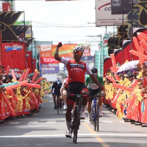 sergio-chumil-ganador-cuarta-etapa-vuelta-aguatemala-noviembre-2023.jpg ,