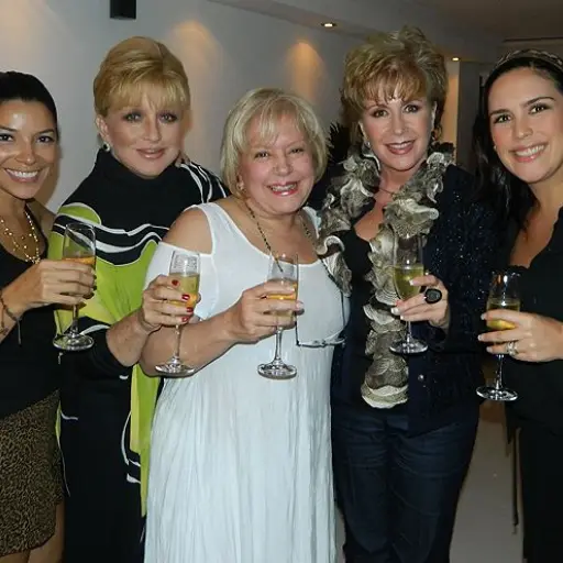 Laura-Zapata-y-Angelica-Maria-1.jpg ,