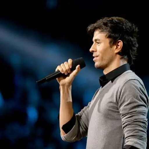 enriqueiglesias-2729b6c9479dddb145da859bad97b55a.jpg ,