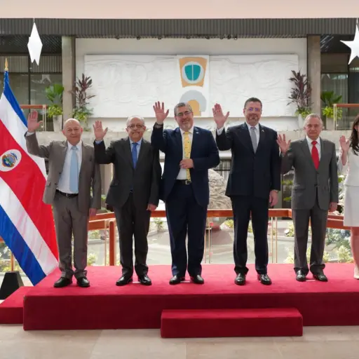 Rodrigo-Chaves-reunion-Bernardo-Arevalo-Costa-Rica-diciembre-2023.jpeg ,