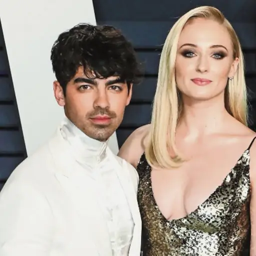 sophieturneryjoe-8942fc47175af6ce9260973e321f3ef6.jpg ,